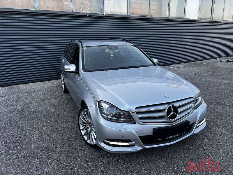 2011' Mercedes-Benz C-Klasse photo #3