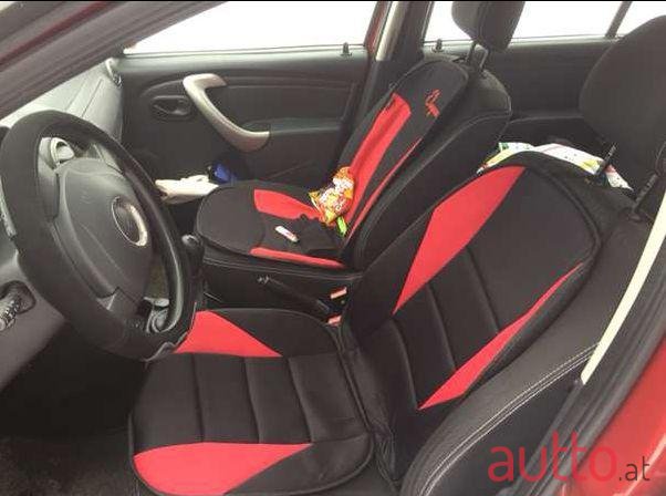 2011' Dacia Sandero photo #2