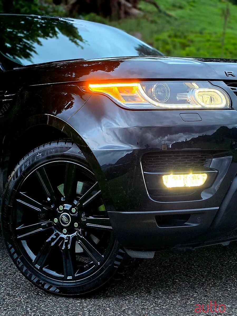 2017' Land Rover Range Rover Sport photo #3