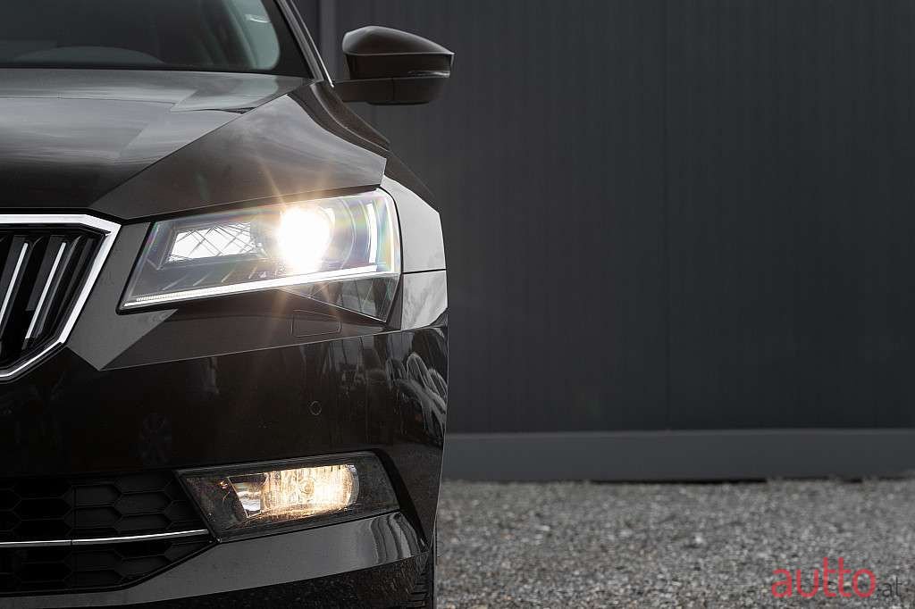 2019' Skoda Superb photo #4