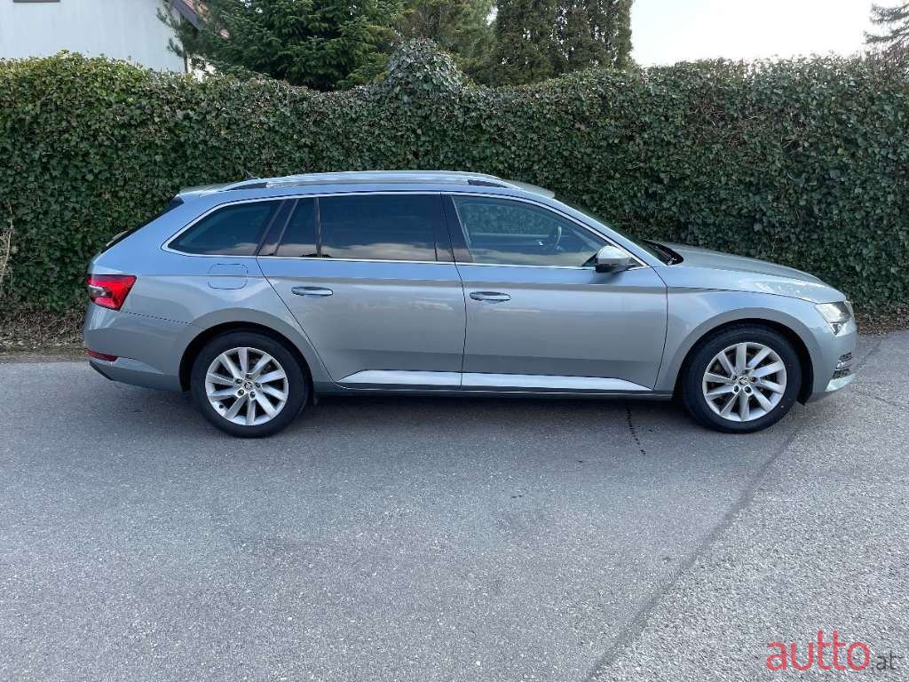 2020' Skoda Superb photo #3