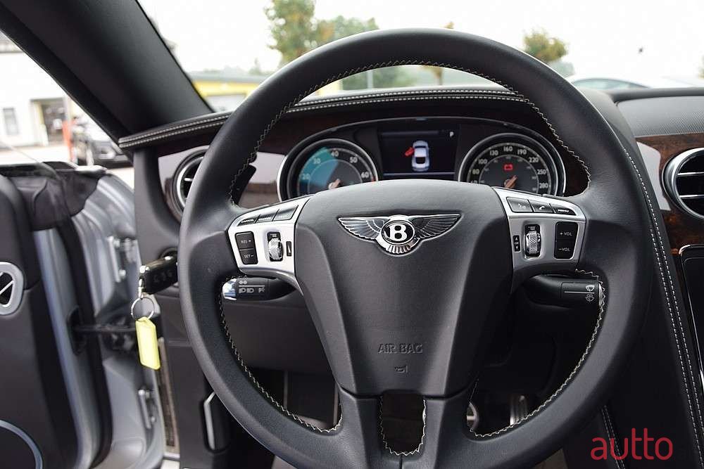 2011' Bentley Continental photo #5