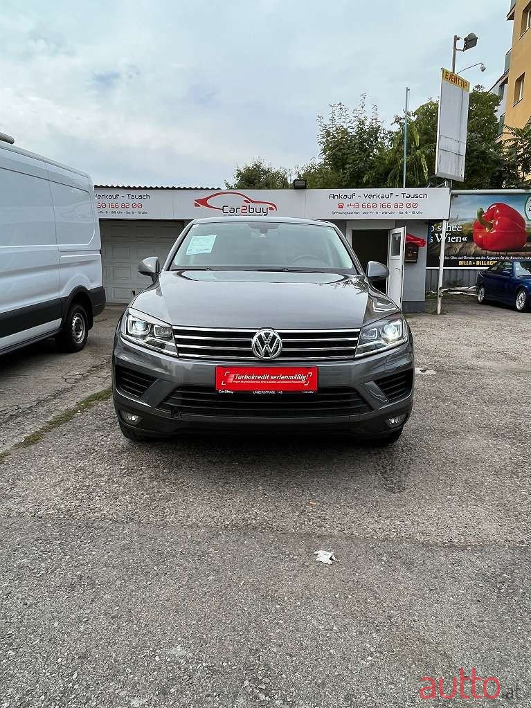 2016' Volkswagen Touareg photo #2