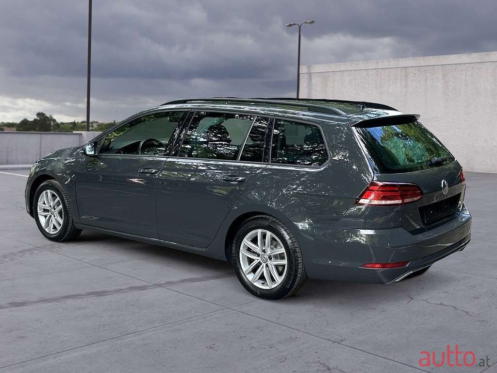 2019' Volkswagen Golf photo #3