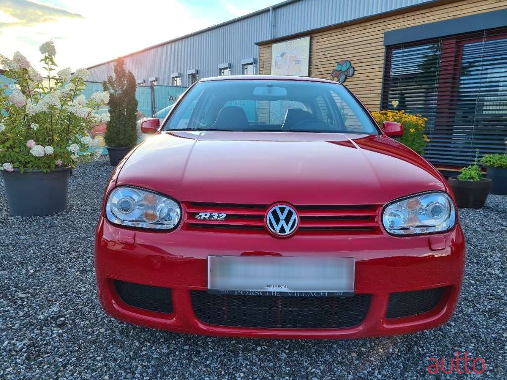 2002' Volkswagen Golf photo #3