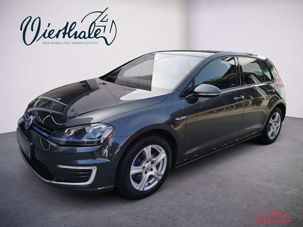 2015' Volkswagen Golf photo #1