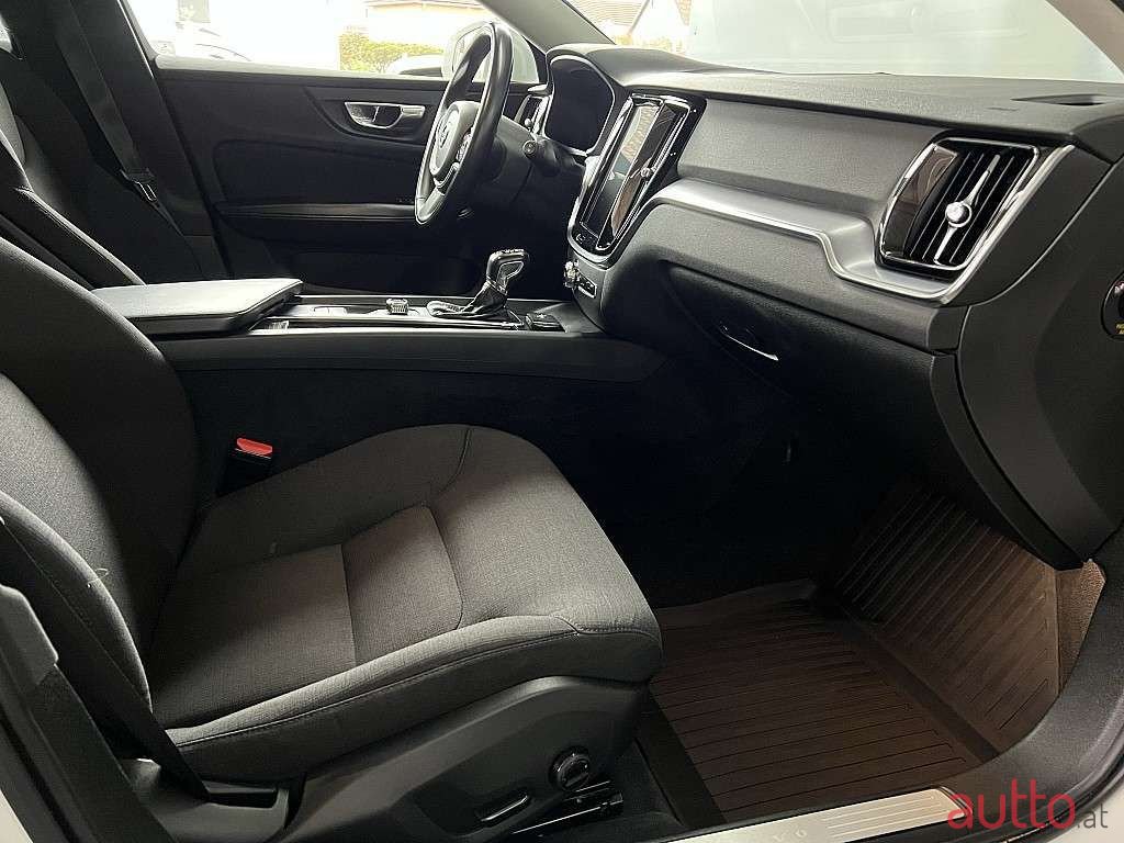 2019' Volvo V60 photo #6