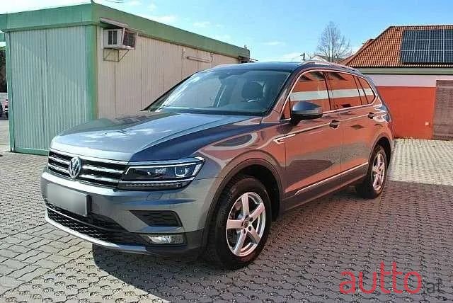 2018' Volkswagen Tiguan Allspace photo #3