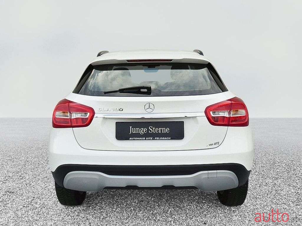 2018' Mercedes-Benz Gla-Klasse photo #5