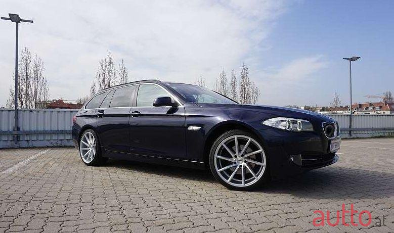 2011' BMW 5Er-Reihe photo #2