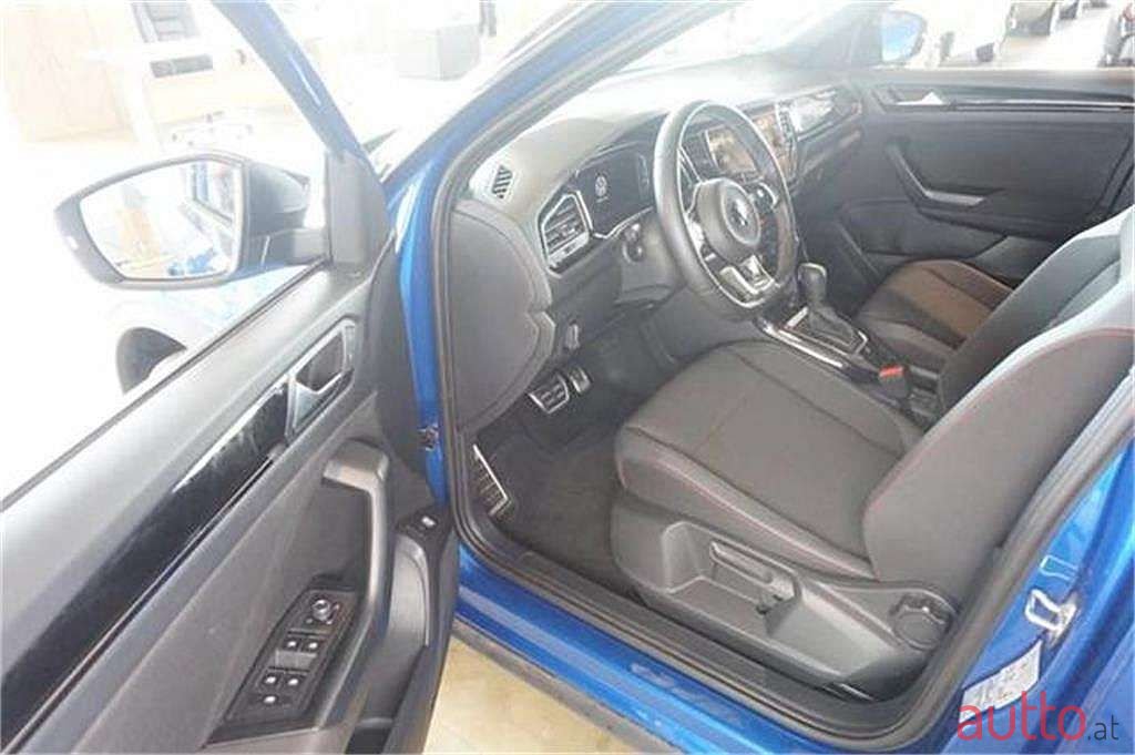 2021' Volkswagen T-Roc photo #4