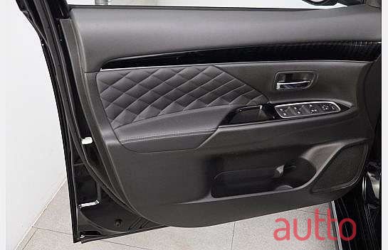 2018' Mitsubishi Outlander photo #6