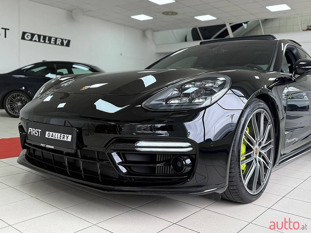 2020' Porsche Panamera photo #5