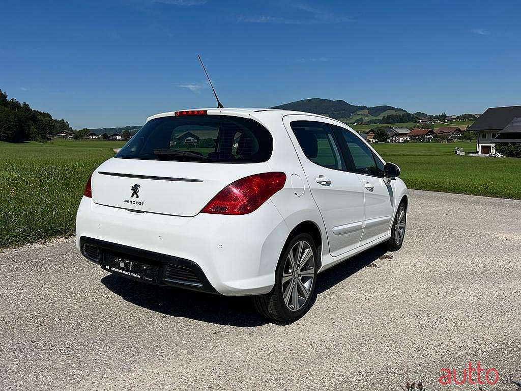 2011' Peugeot 308 photo #6