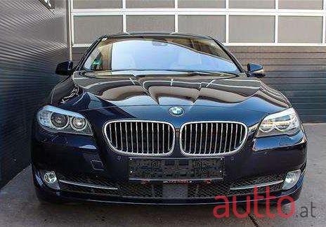 2011' BMW 5Er-Reihe photo #2