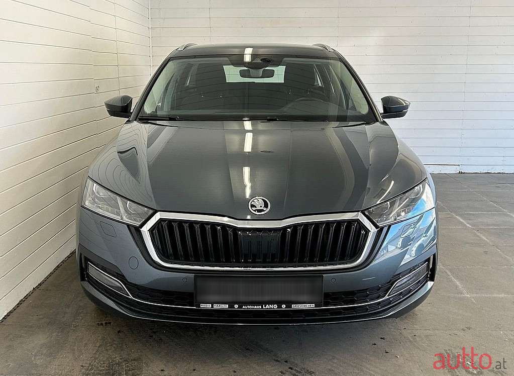 2020' Skoda Octavia photo #2
