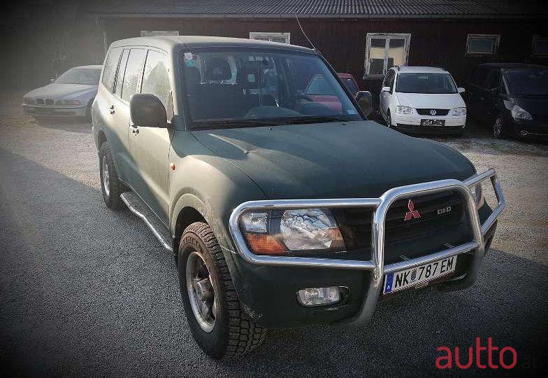 2000' Mitsubishi Pajero photo #2