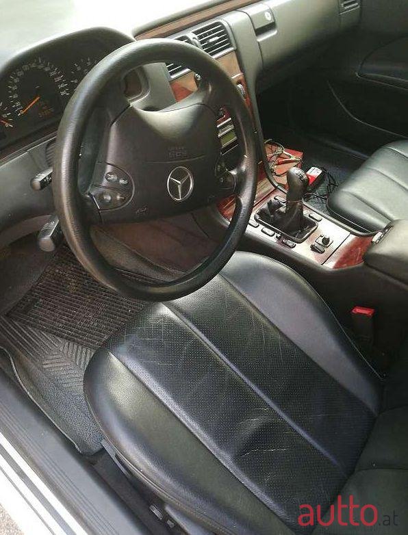 2001' Mercedes-Benz E-Klasse photo #1