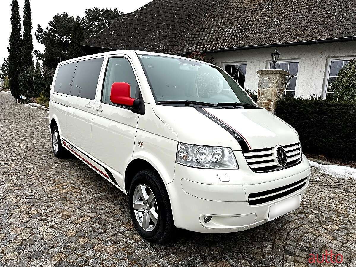 2009' Volkswagen Caravelle photo #6