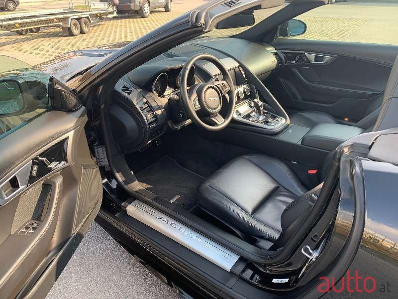 2016' Jaguar F-Type photo #2