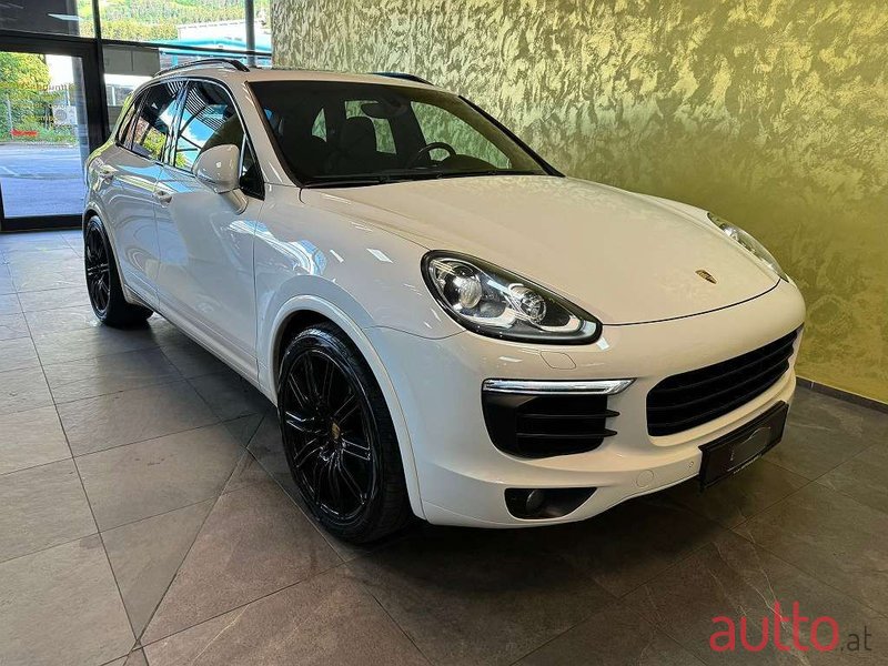 2015' Porsche Cayenne photo #2