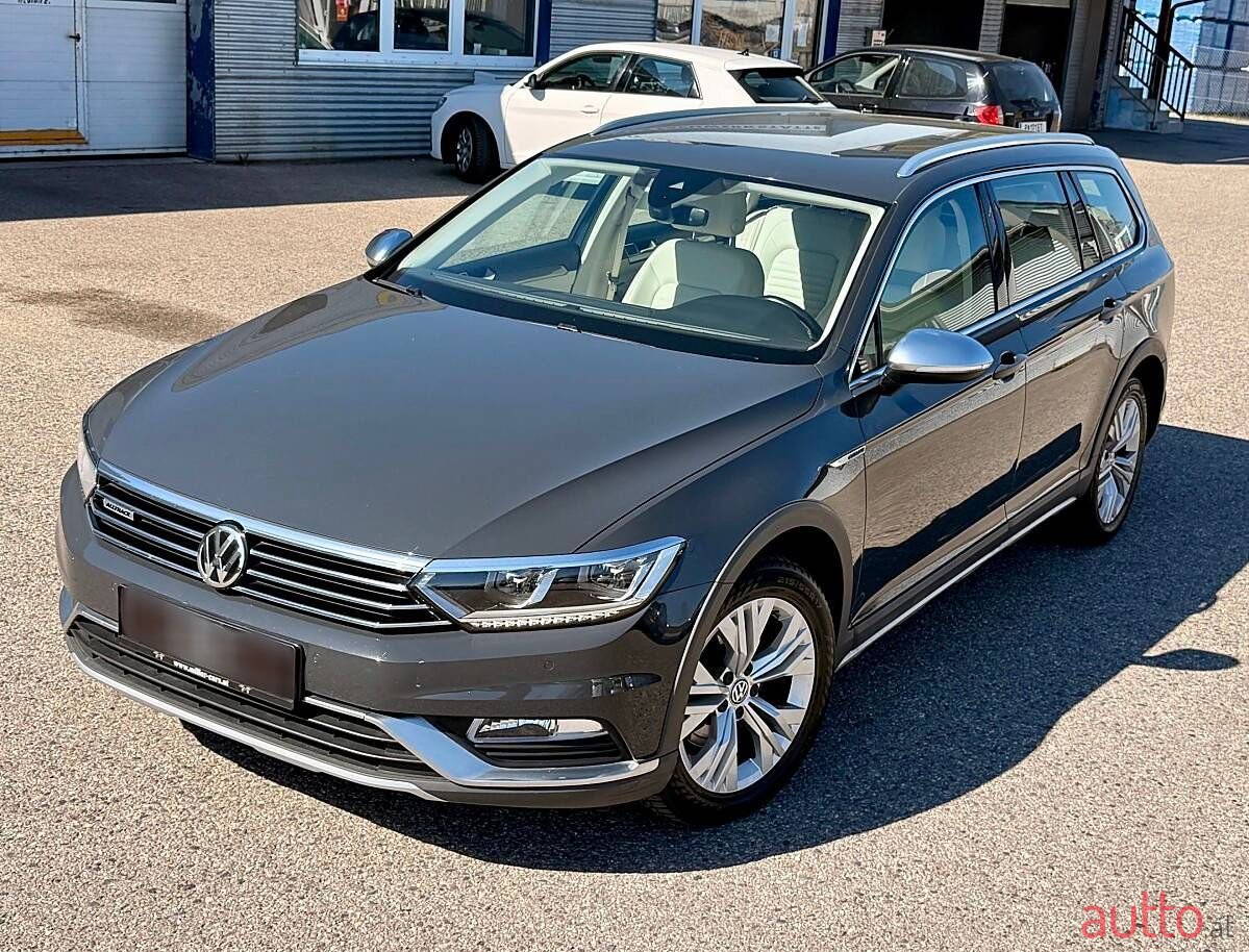 2018' Volkswagen Passat photo #2