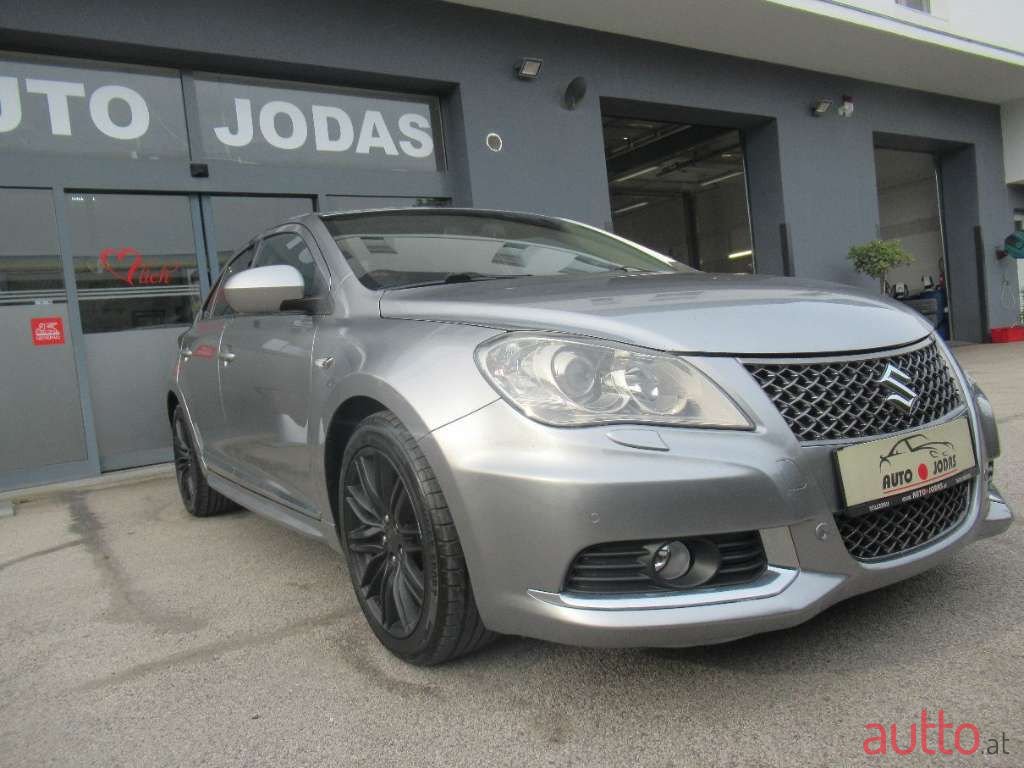 2011' Suzuki Kizashi photo #2