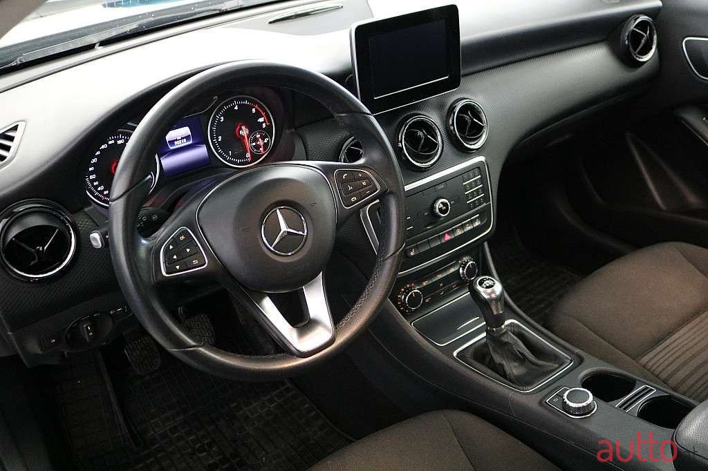 2018' Mercedes-Benz A-Klasse photo #6