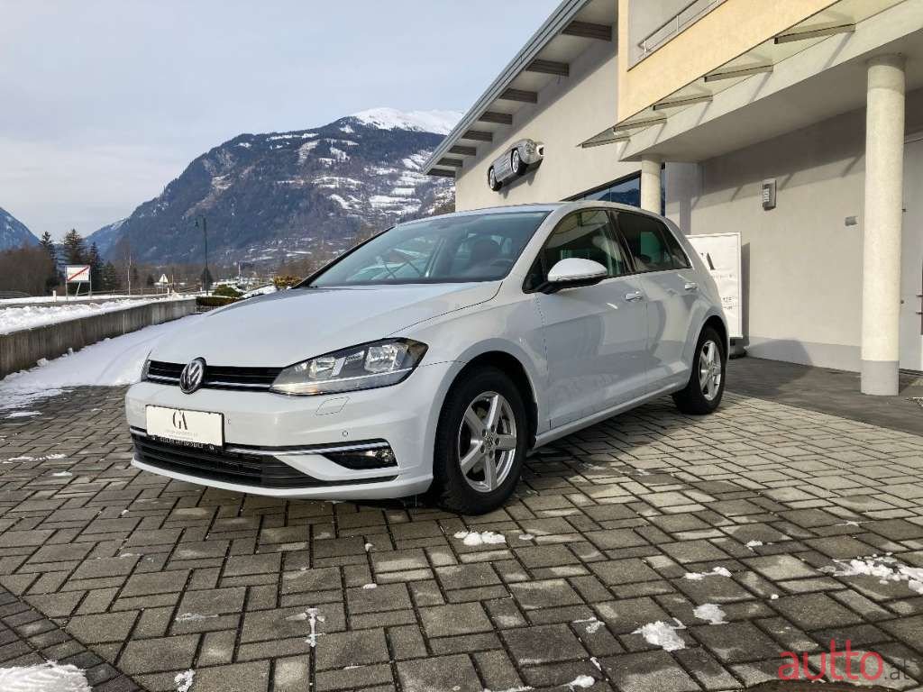 2017' Volkswagen Golf photo #2