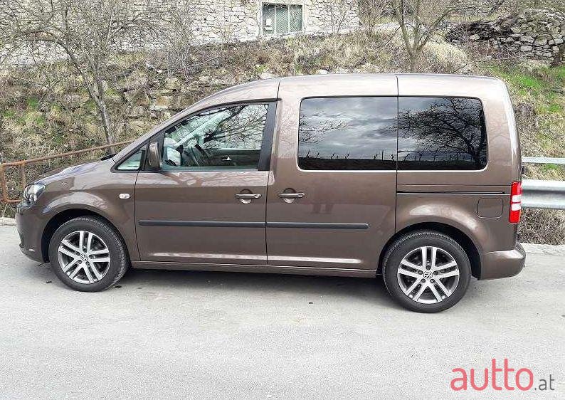 2011' Volkswagen Caddy photo #2