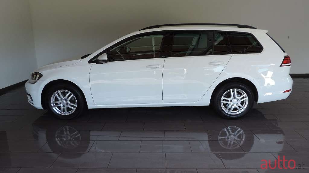 2019' Volkswagen Golf photo #5