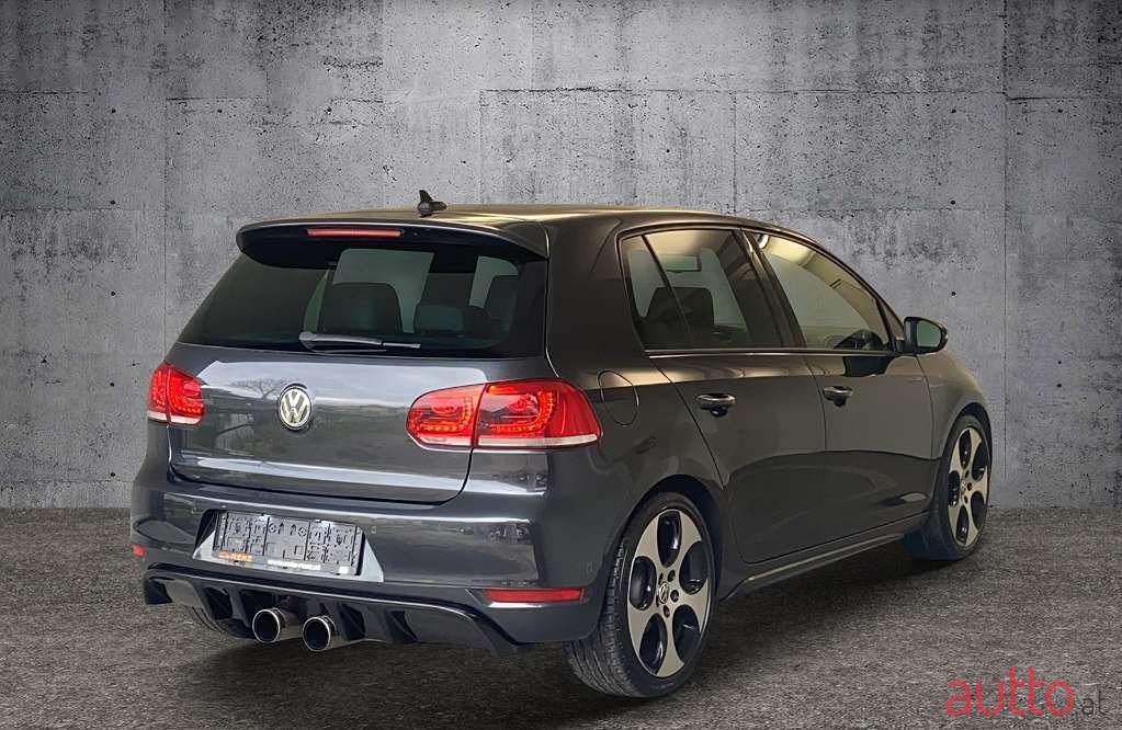 2011' Volkswagen Golf photo #3