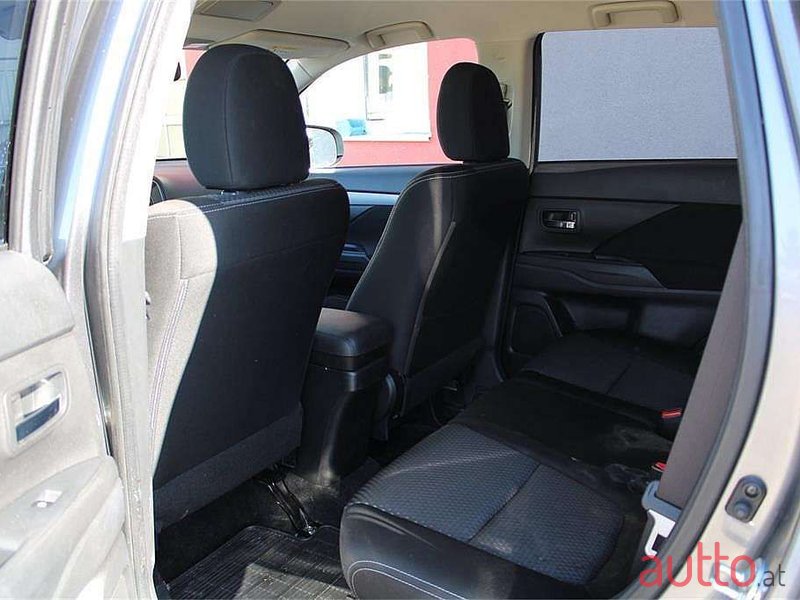 2018' Mitsubishi Outlander photo #2