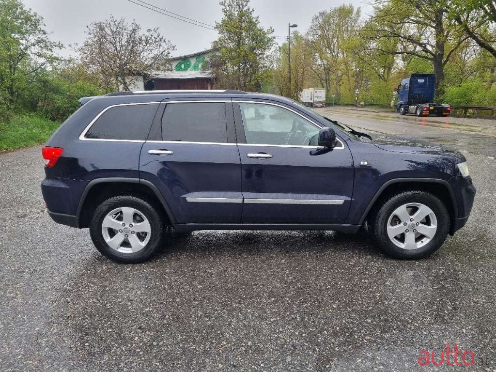 2012' Jeep Grand Cherokee photo #4