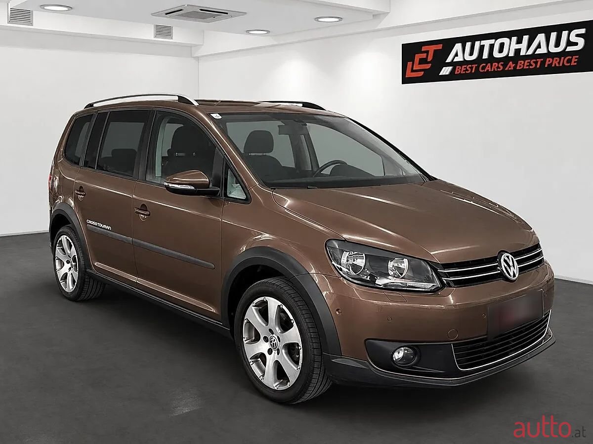 2012' Volkswagen Touran photo #4