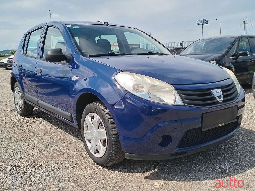 2009' Dacia Sandero photo #1
