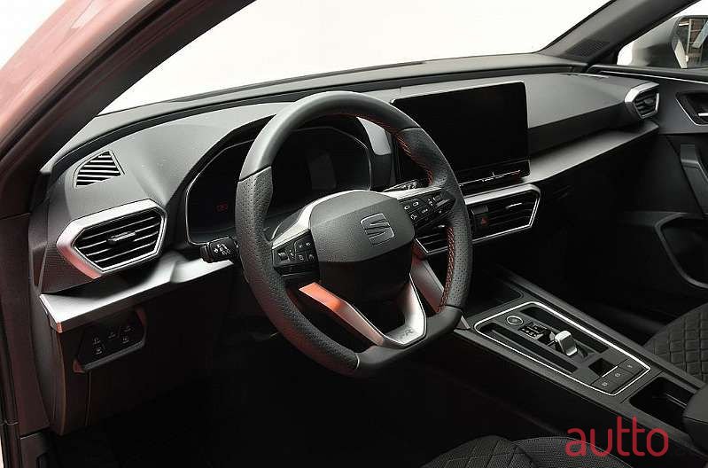 2021' SEAT Leon photo #5