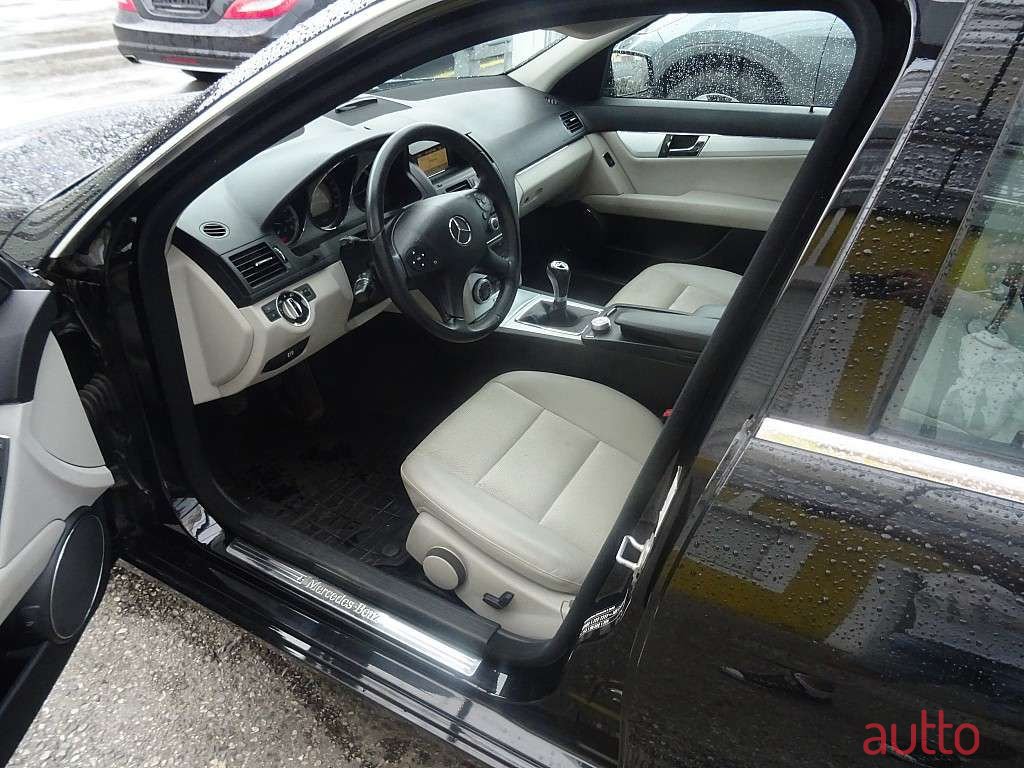 2010' Mercedes-Benz C-Klasse photo #5
