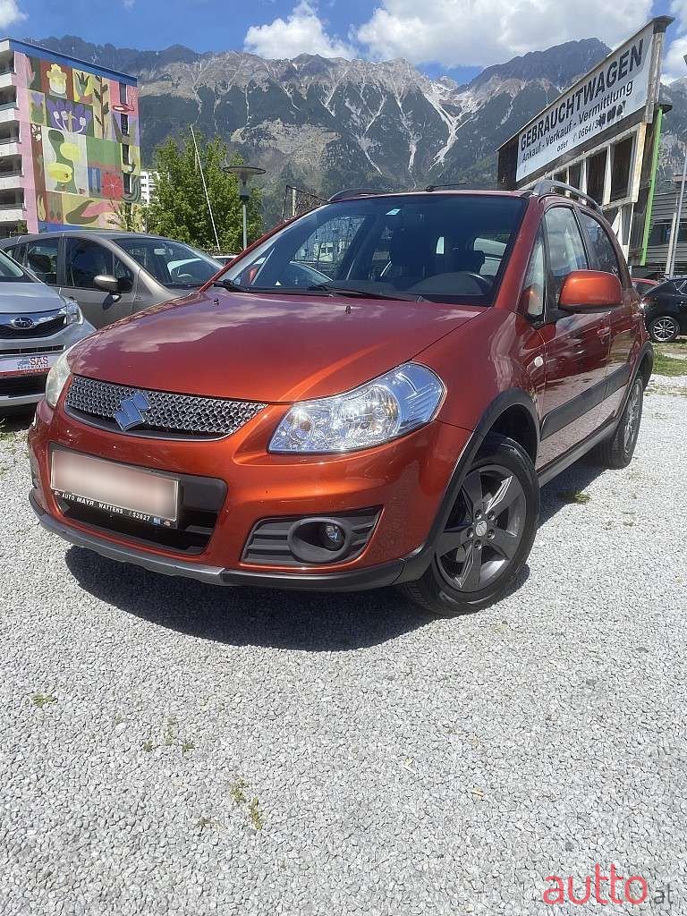 2010' Suzuki SX4 photo #1