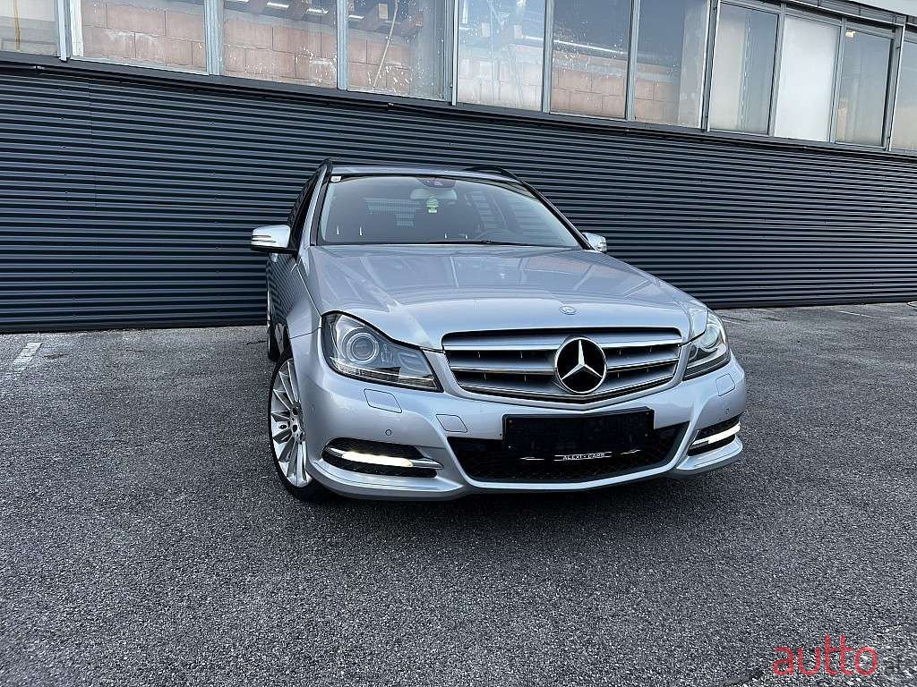 2011' Mercedes-Benz C-Klasse photo #1