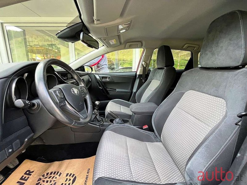 2019' Toyota Auris photo #3