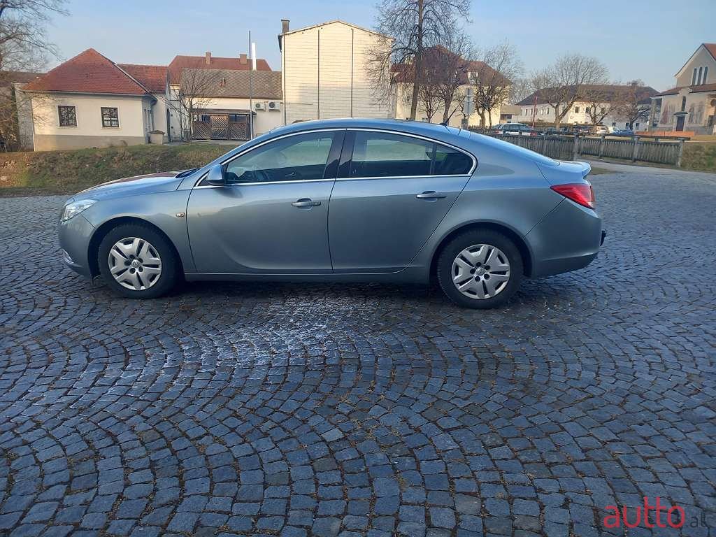 2010' Opel Insignia photo #6