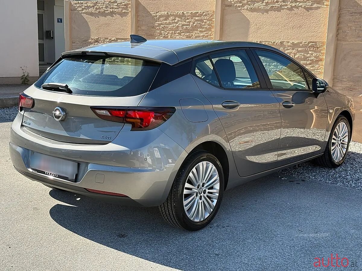 2017' Opel Astra photo #5