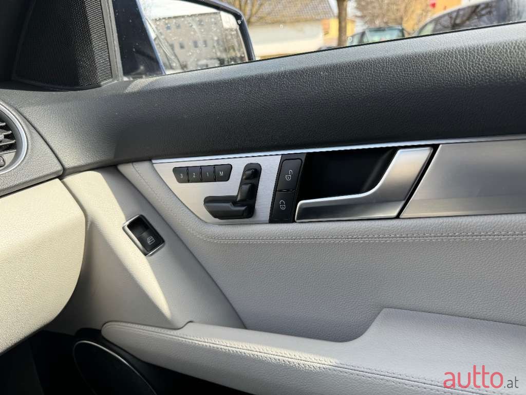 2011' Mercedes-Benz C-Klasse photo #6