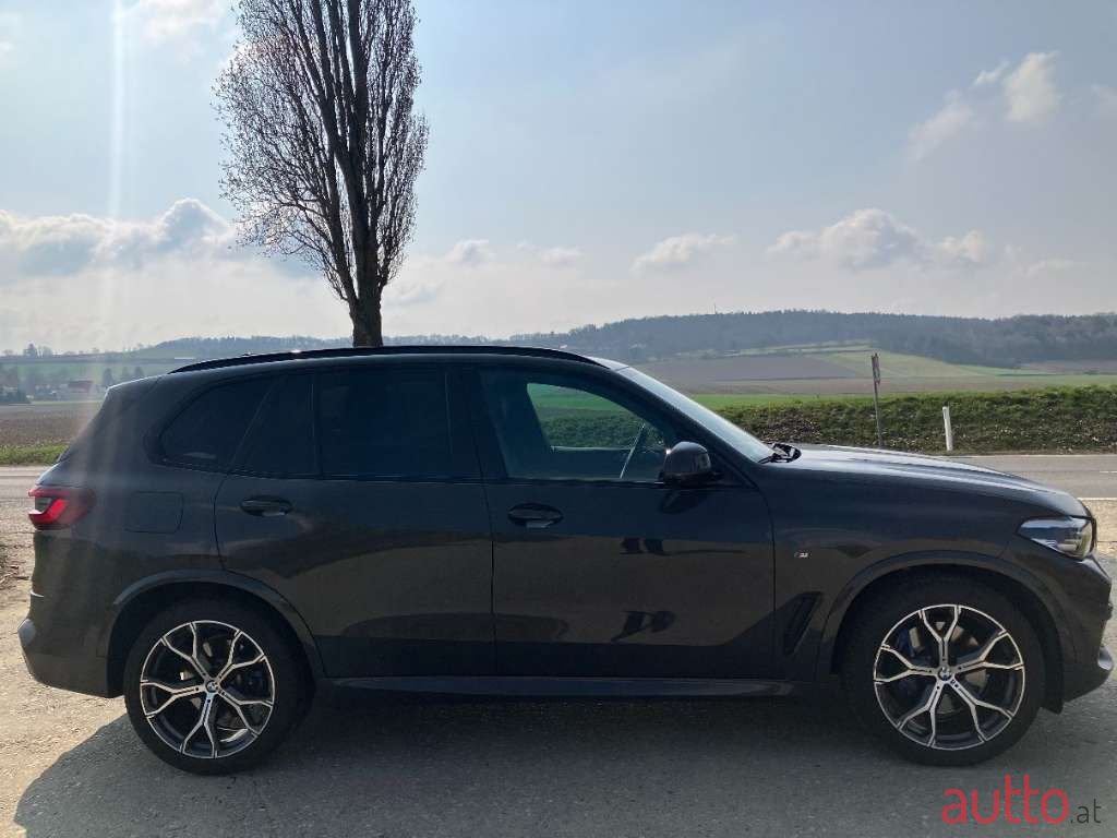 2022' BMW X5 photo #5