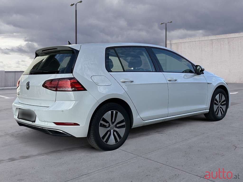 2019' Volkswagen Golf photo #4
