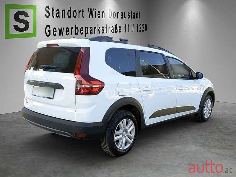2024' Dacia Jogger photo #3