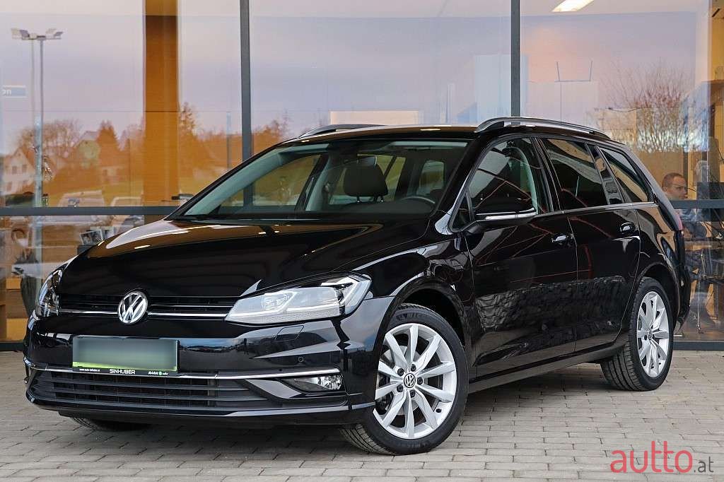 2019' Volkswagen Golf photo #1