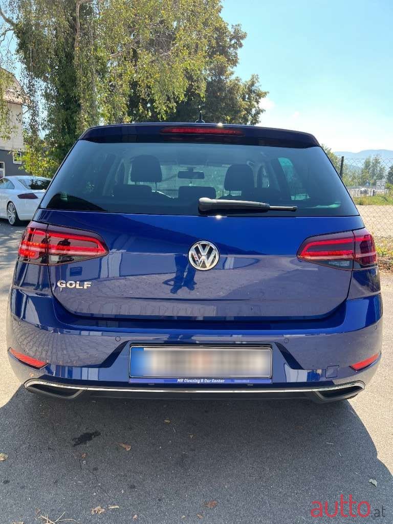 2019' Volkswagen Golf photo #2