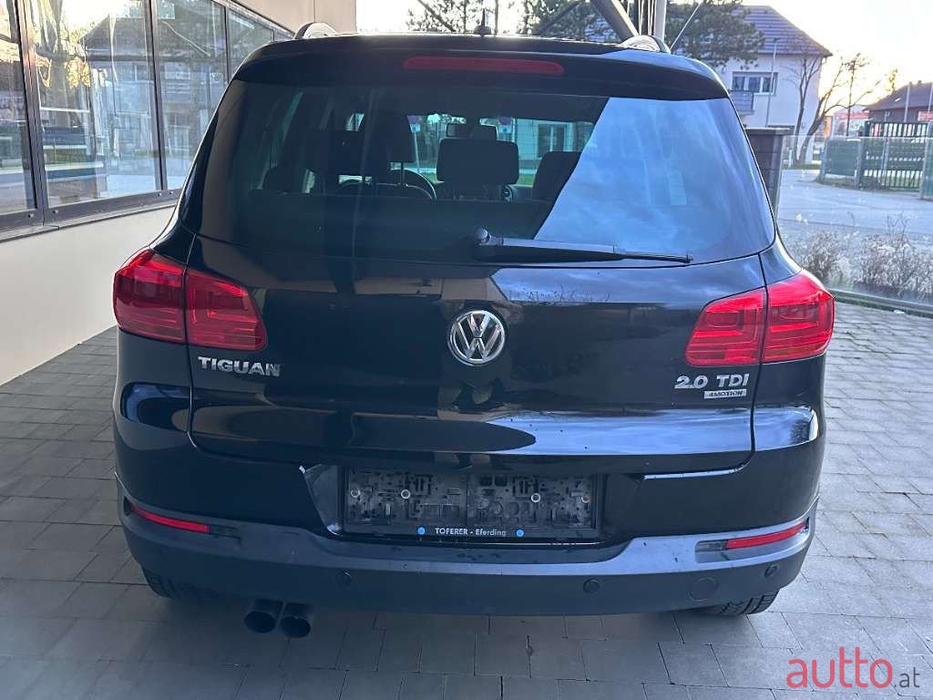 2011' Volkswagen Tiguan photo #5